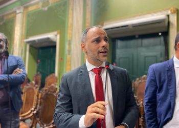 Augusto Vasconcelos comemora aprovação de projeto na Câmara Municipal