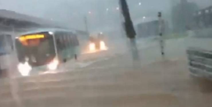 Ilhéus e Itabuna: Chuva forte causa transtornos a moradores