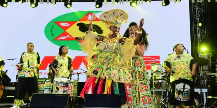 Festival transforma Praça Cairu num palco de múltiplas expressões da cultura popular