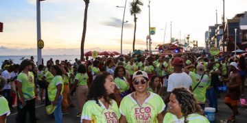 EcoFolia Solidária desfila com mensagens de apoio aos catadores de material reciclável