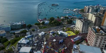 Encontro de trios elétricos na Praça Castro Alves revive história do Carnaval soteropolitano