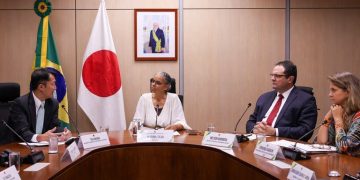 Ministra Marina Silva, embaixador Teiji Hayashi participam de cerimônia de assinatura de doação para o Fundo Amazônia