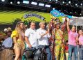 Bruno Reis entrega chave da cidade ao Rei Momo