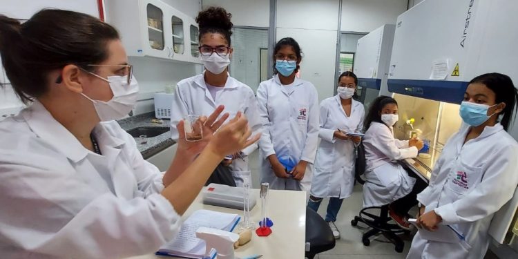 Governo Federal promove inclusão de meninas e mulheres na ciência