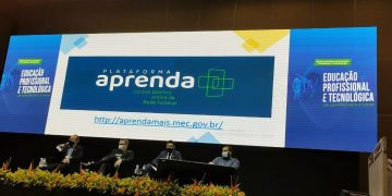 Ambiente virtual oferta cursos rápidos de forma gratuita para toda a população