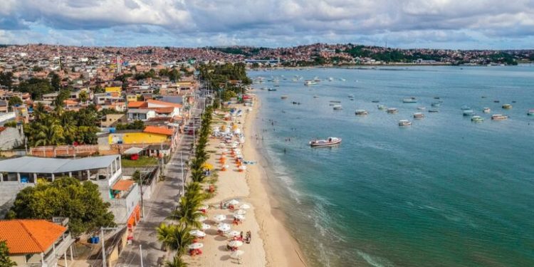 Salvador 475 anos: Entre belas praias e a linha do trem