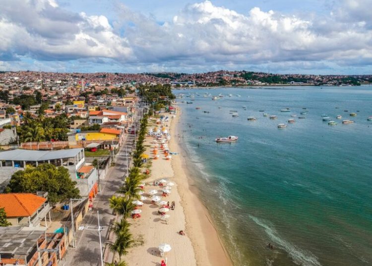 Salvador 475 anos: Entre belas praias e a linha do trem