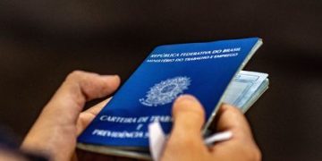 Brasil: País tem 45,6 milhões de pessoas trabalhando com carteira assinada