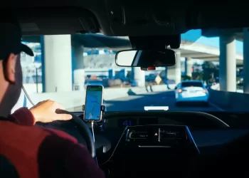 Câmara analisa propostas para regulamentar o trabalho de motoristas de aplicativos